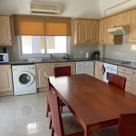 Valentine Family Kiti